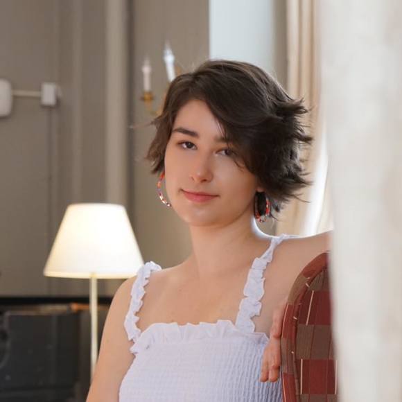 Meet your Posher, Alex - Picture 2 of 4